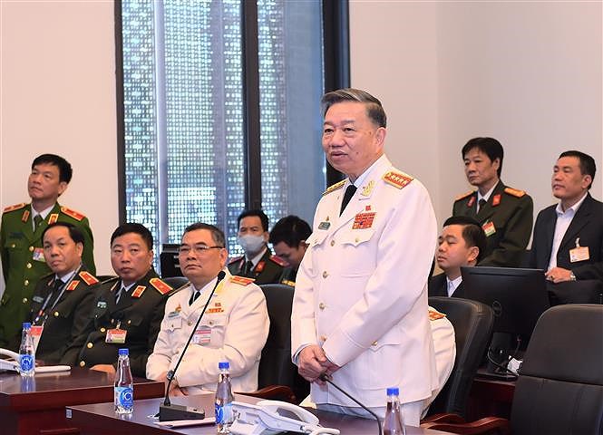 Minister checks security readiness at Party Congress venue hinh anh 1