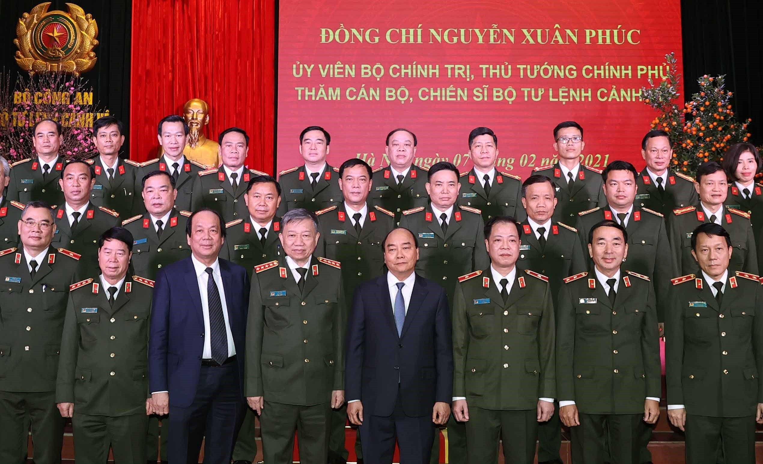 PM inspects combat readiness at public security units hinh anh 1