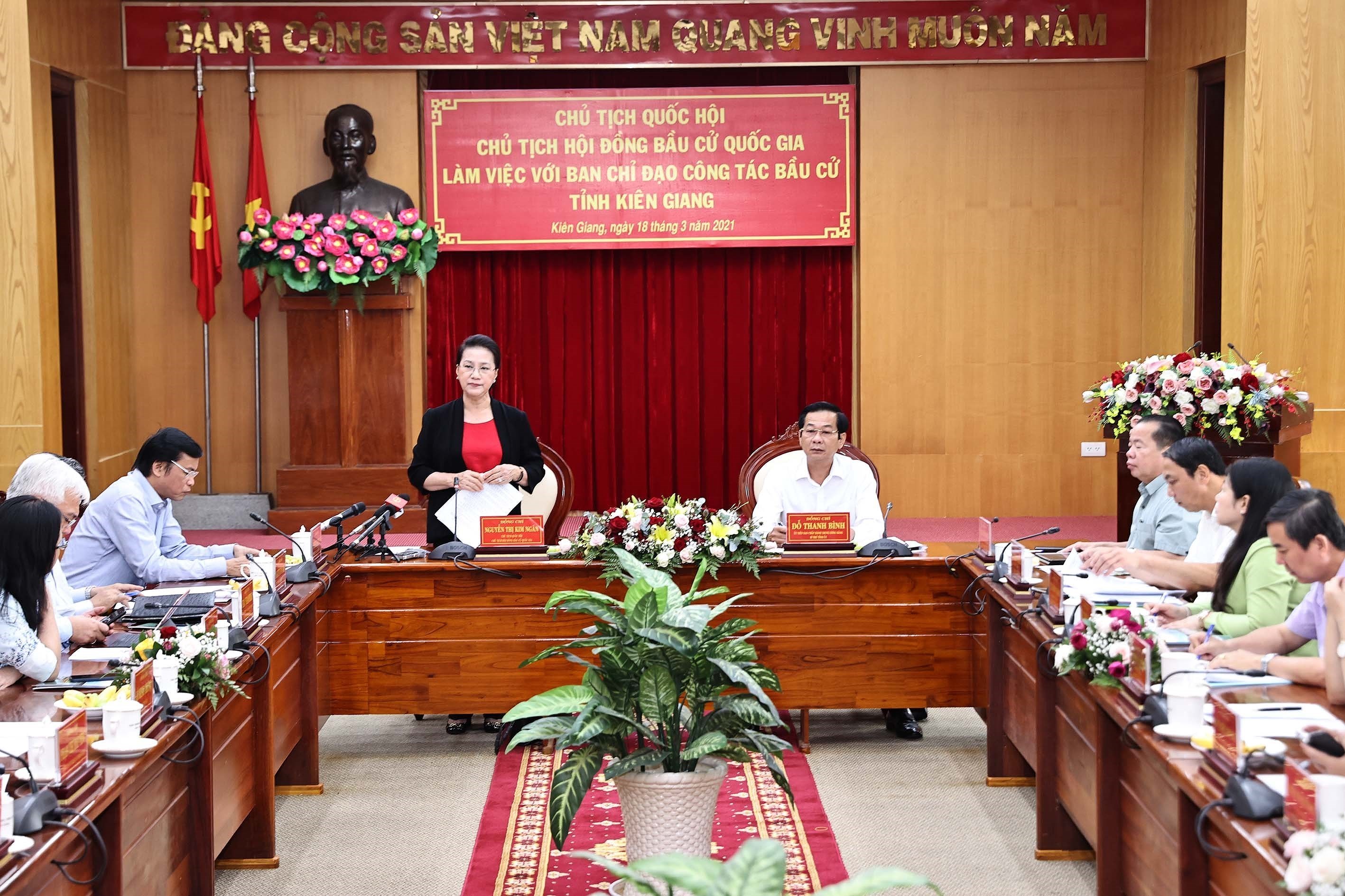 Top legislator works with Kien Giang on election preparations hinh anh 1