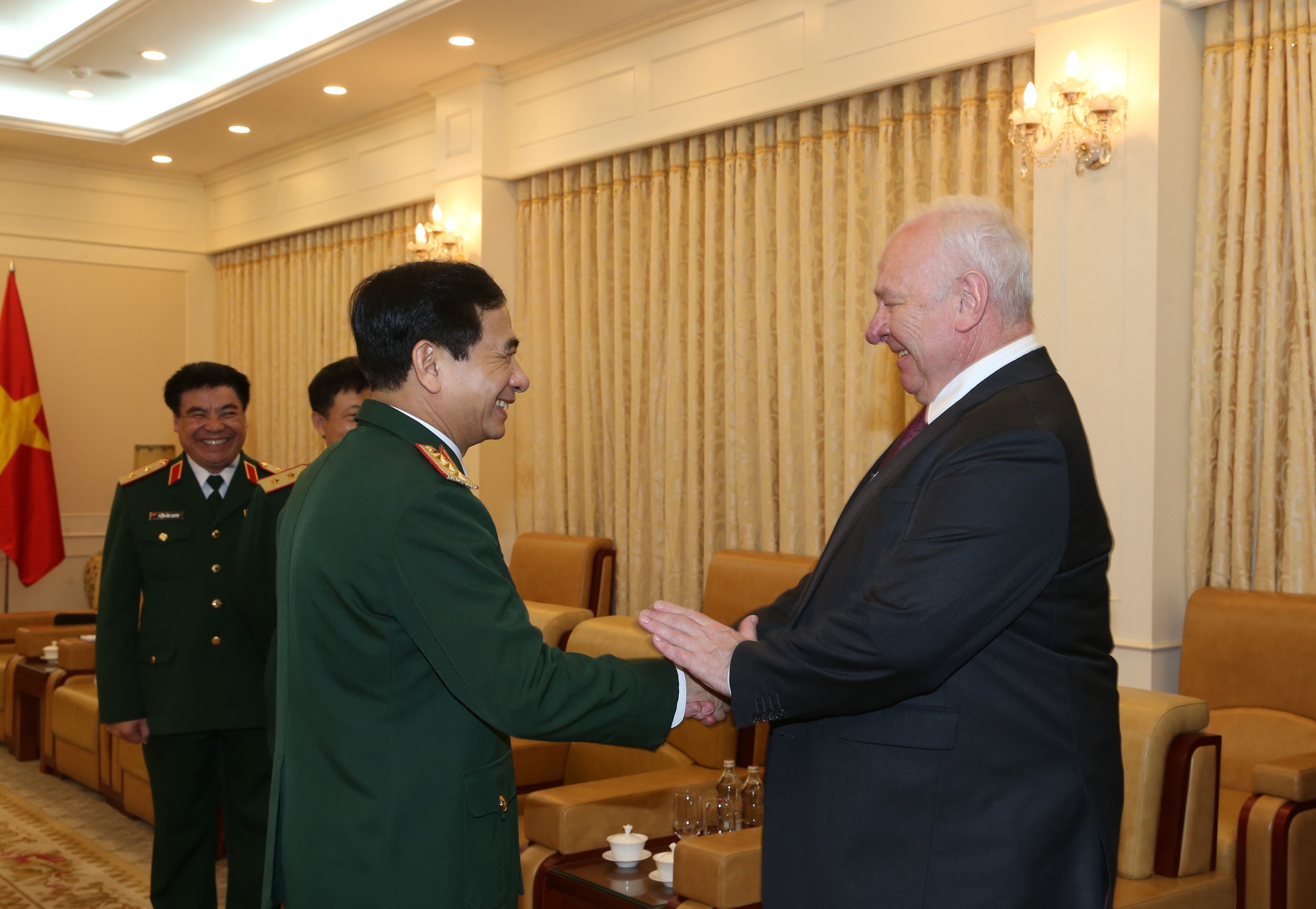 Vietnam forges defence ties with foreign countries hinh anh 4