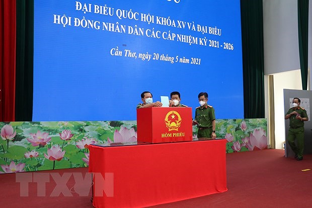 Armed forces in Can Tho city cast ballots early hinh anh 1