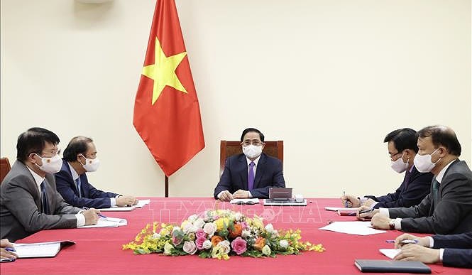 Vietnamese, Canadian PMs hold phone talks hinh anh 1