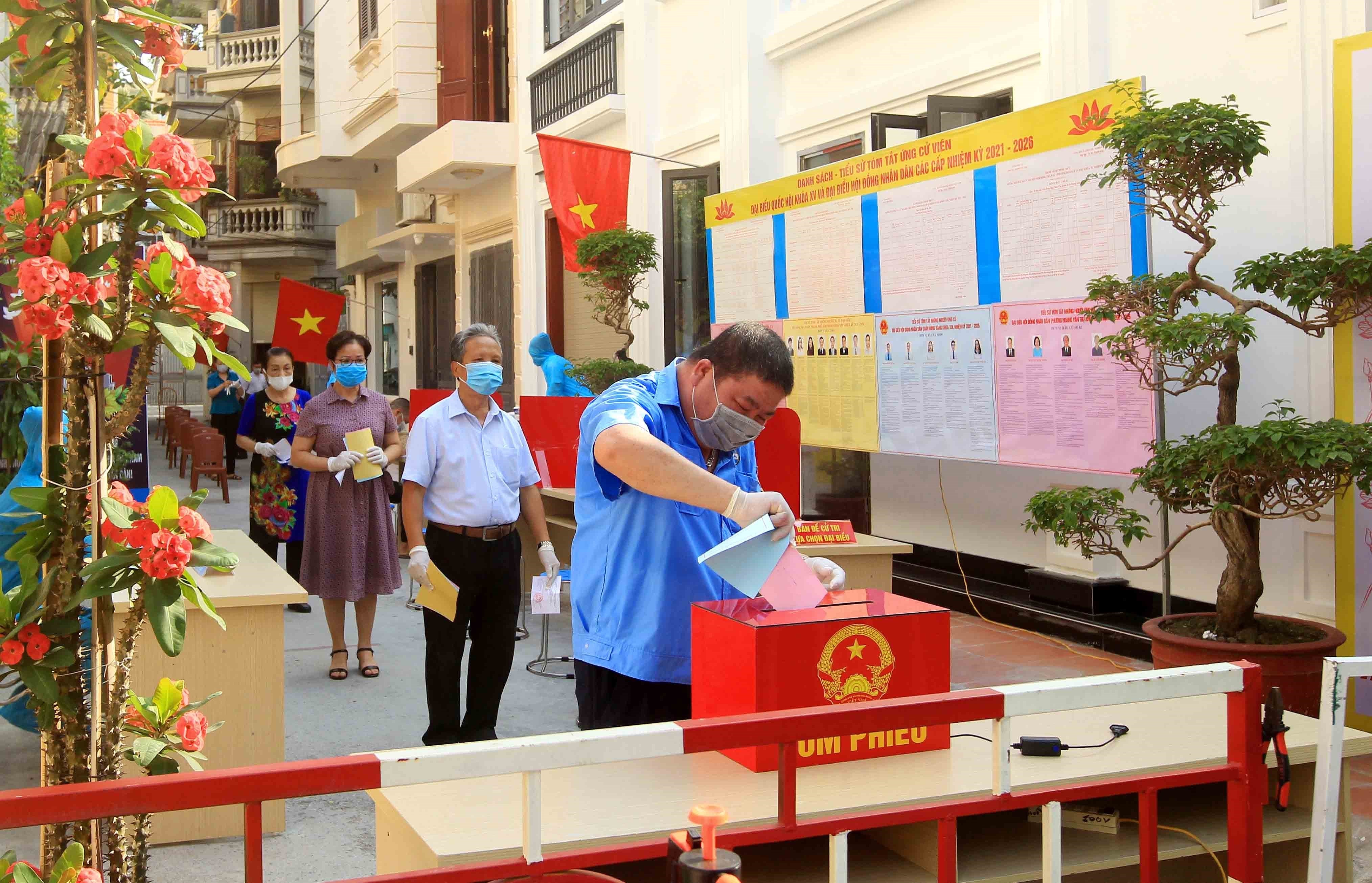 People’s solidarity results in successful general elections hinh anh 2