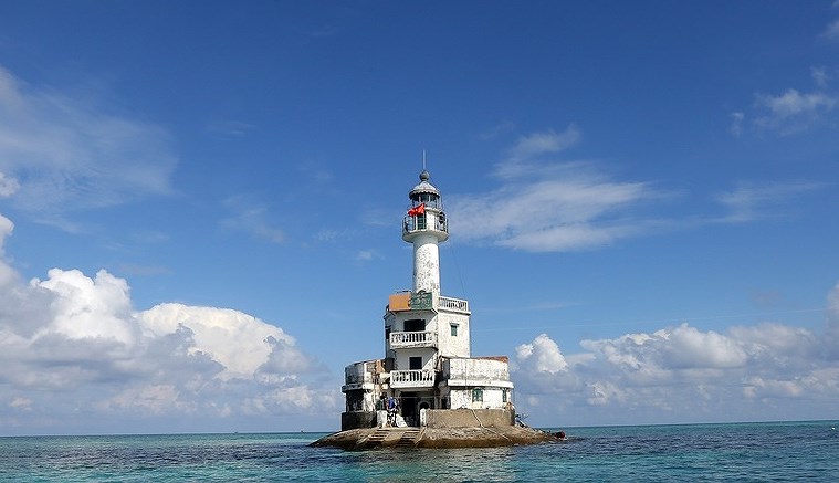 Truong Sa lighthouses affirm Vietnam's sovereignty over seas and islands hinh anh 1