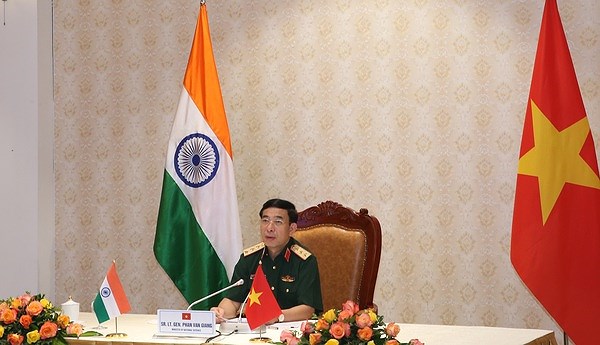 Defence minister holds telephone talks with Indian counterpart hinh anh 1
