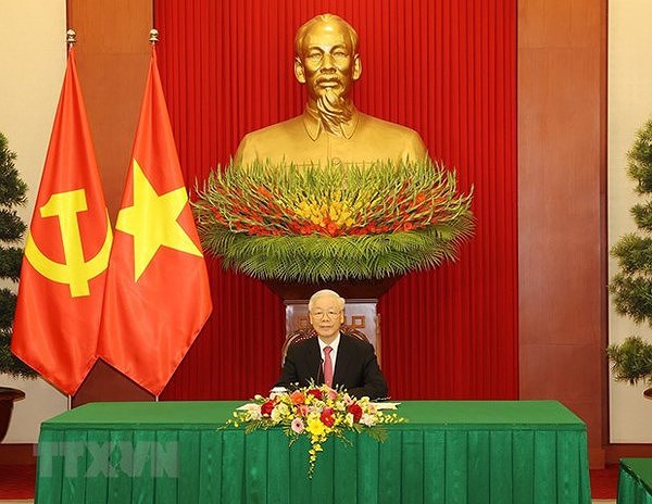 Top Vietnamese, Chinese leaders hold phone talks hinh anh 2