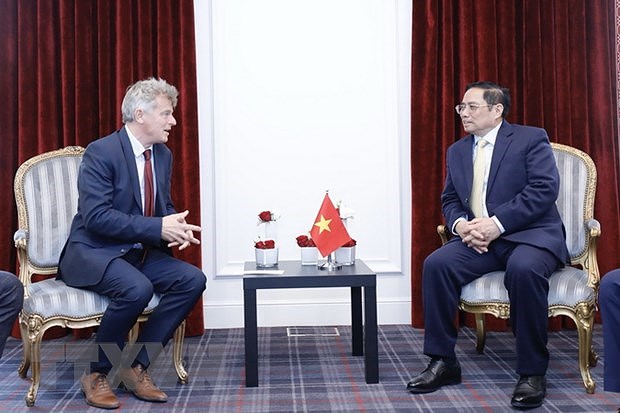 Party cooperation significantly contributes to Vietnam-France ties: PM hinh anh 1