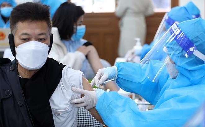 Vietnam among six countries with highest vaccination coverage: Deputy PM hinh anh 2