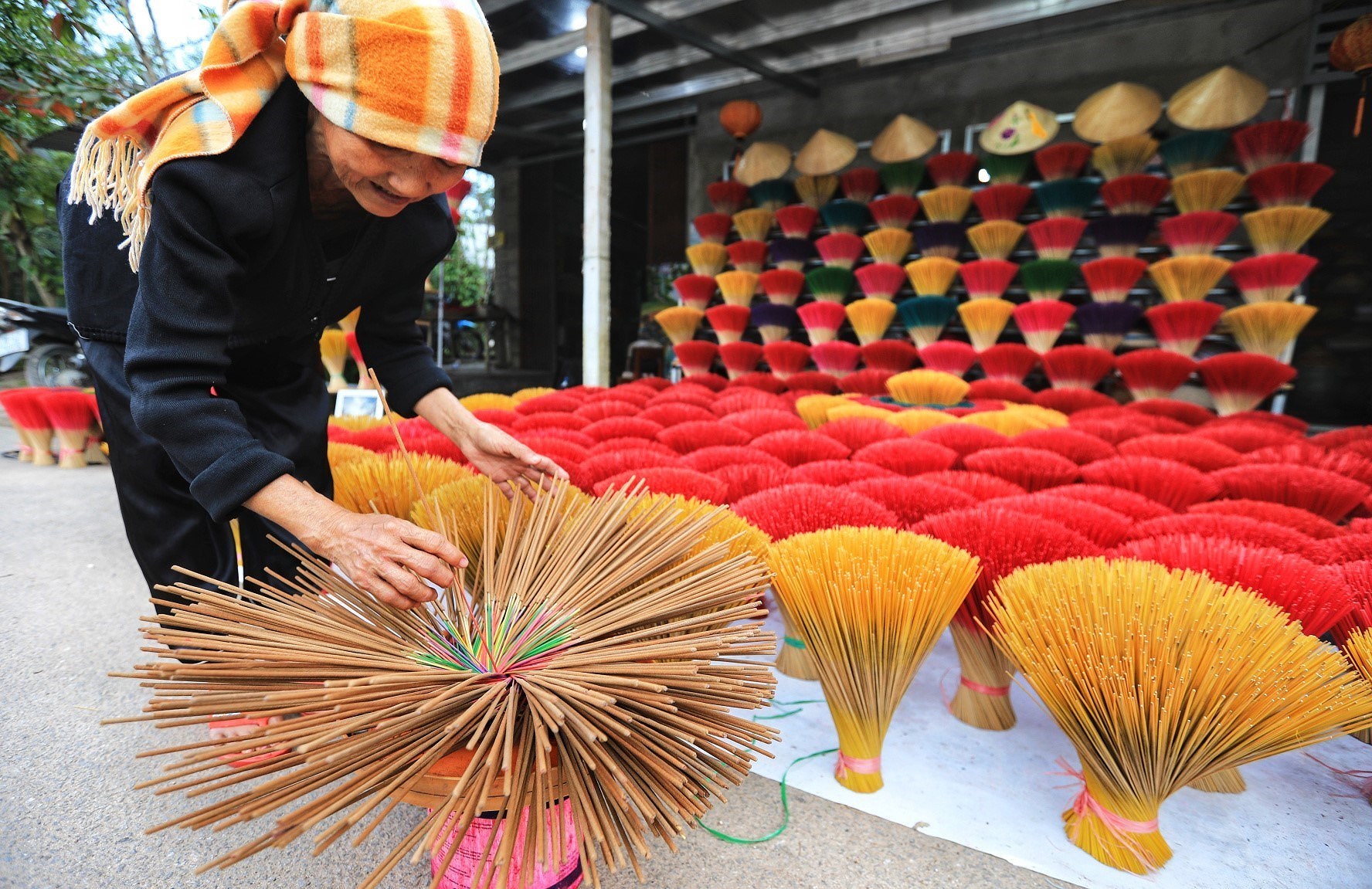 Thuy Xuan incense making village – quintessence of Vietnam hinh anh 2