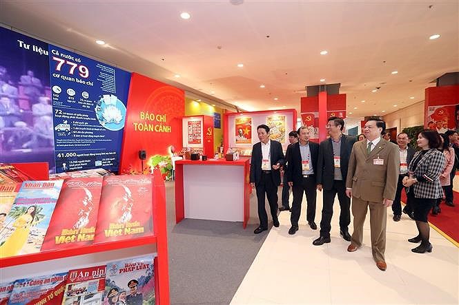 Books, newspapers on showcase to mark Party Congress hinh anh 3