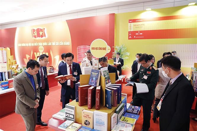 Books, newspapers on showcase to mark Party Congress hinh anh 4