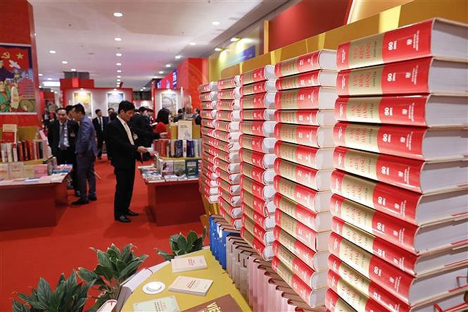 Books, newspapers on showcase to mark Party Congress hinh anh 6