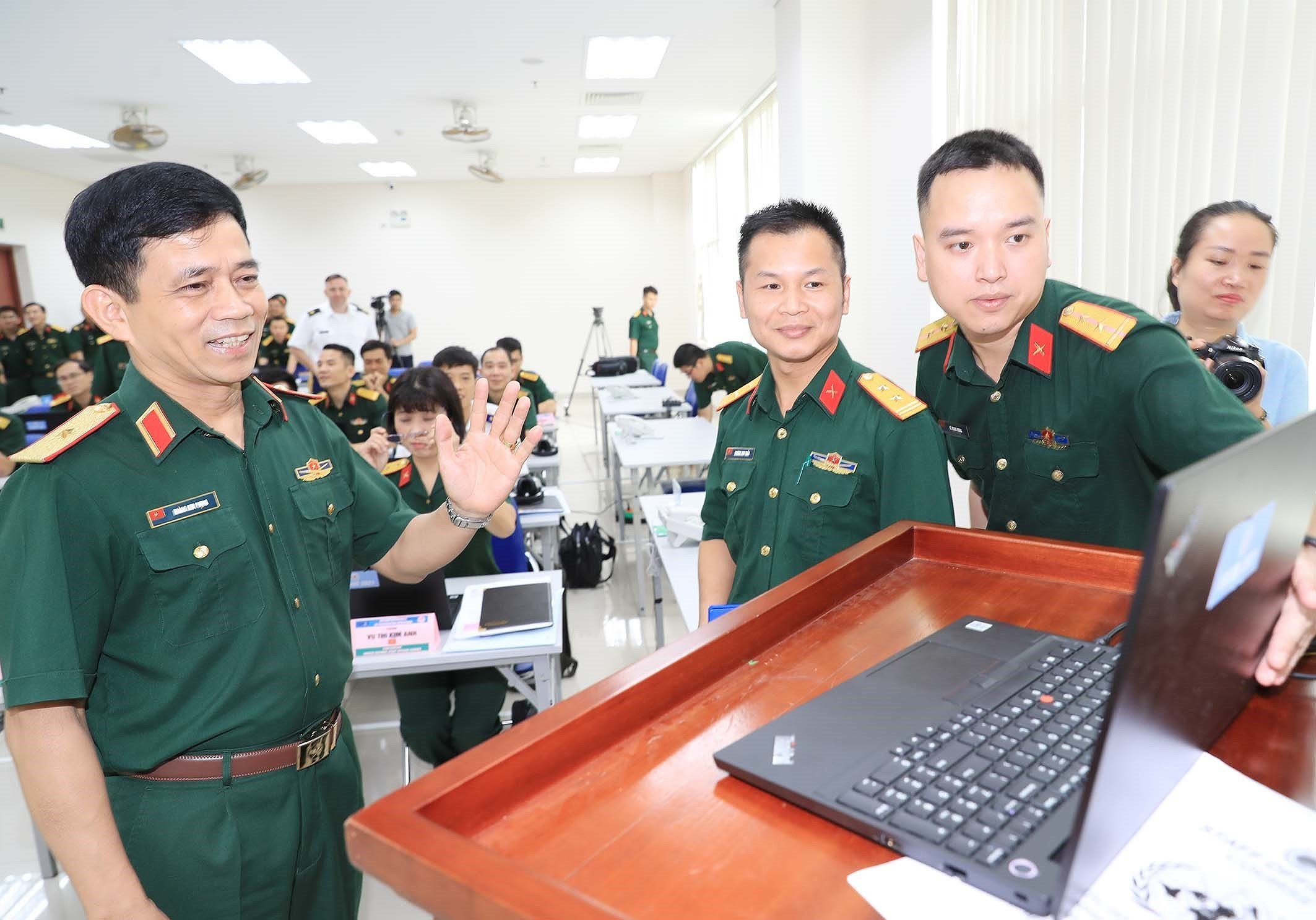 Inauguran en Vietnam curso de entrenamiento a oficiales de estado mayor de ONU hinh anh 1