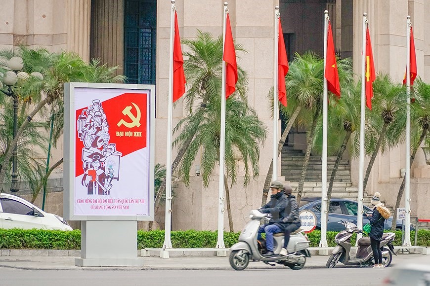 Decoran calles de Hanoi con motivo del XIII Congreso Nacional del Partido hinh anh 8