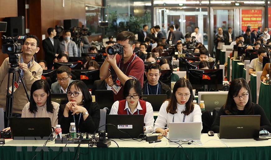 Centenares de reporteros cubren XIII Congreso Nacional del Partido Comunista de Vietnam hinh anh 2