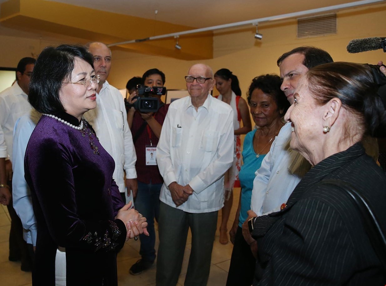 [Fotos] Reciben maximos dirigentes de Cuba a vicepresidenta vietnamita hinh anh 4