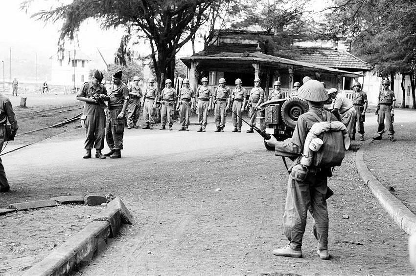[Fotos] Imagenes de tropas francesas retiradas de Vietnam tras la firma de Ginebra en 1954 hinh anh 11