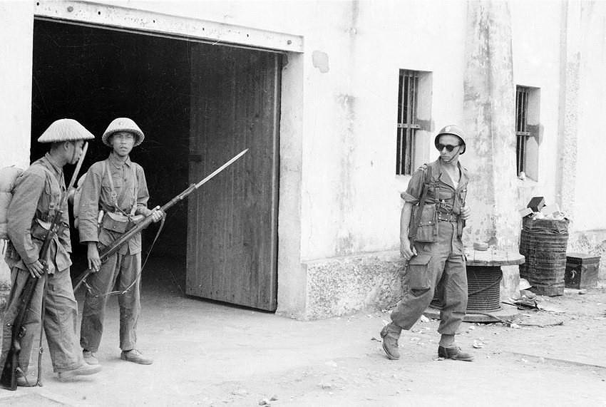 [Fotos] Imagenes de tropas francesas retiradas de Vietnam tras la firma de Ginebra en 1954 hinh anh 4