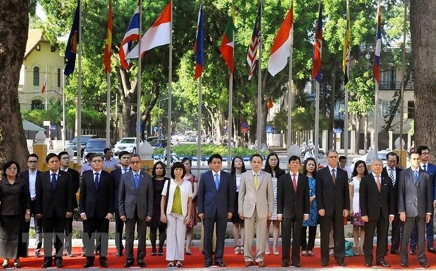 [Fotos] Vietnam, miembro activo y proactivo de ASEAN hinh anh 9