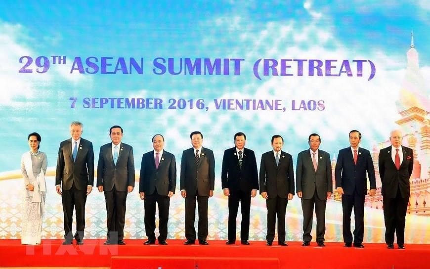 [Fotos] Vietnam, miembro activo y proactivo de ASEAN hinh anh 11