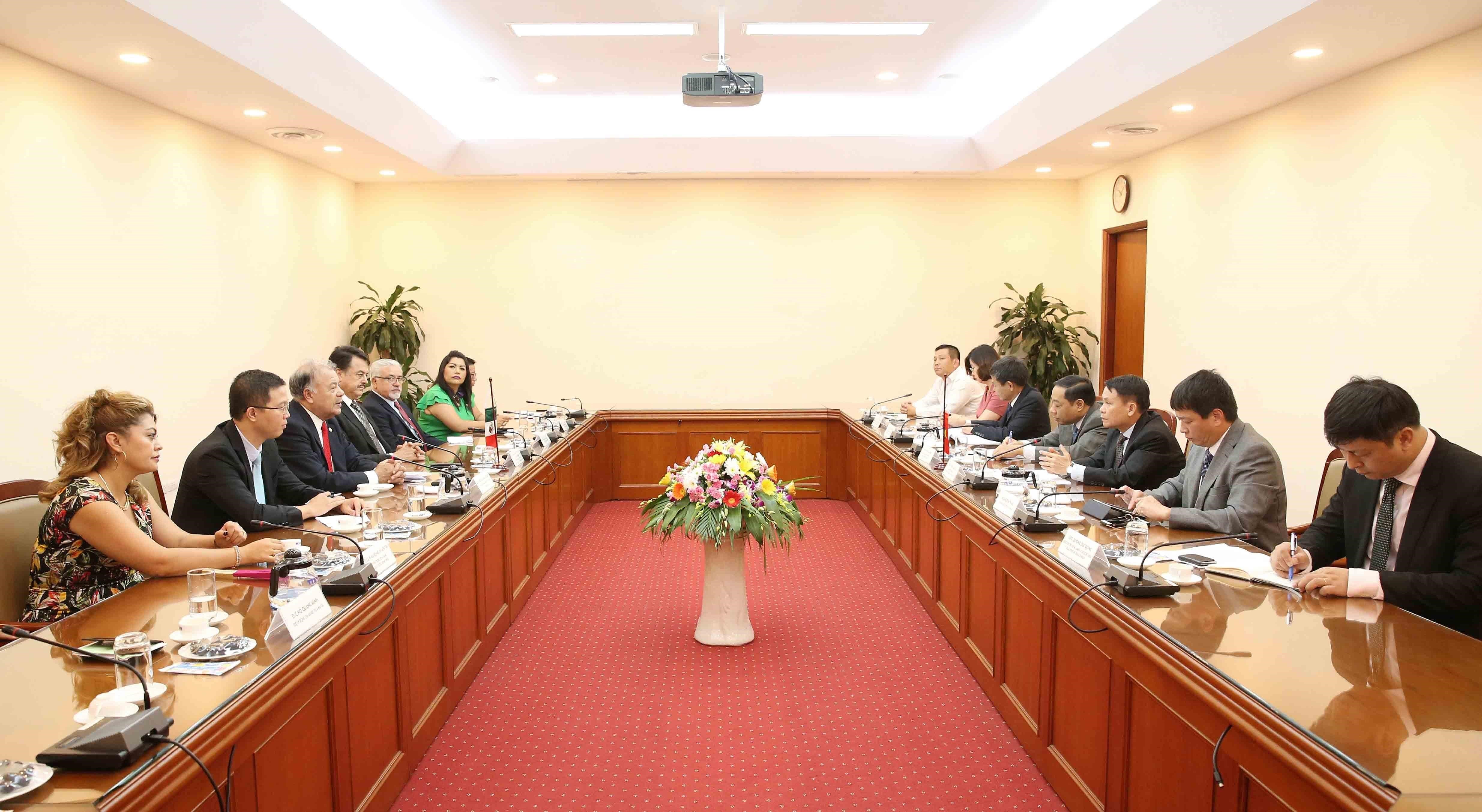 [Foto] Visita Vietnam delegacion del Partido del Trabajo de Mexico hinh anh 8