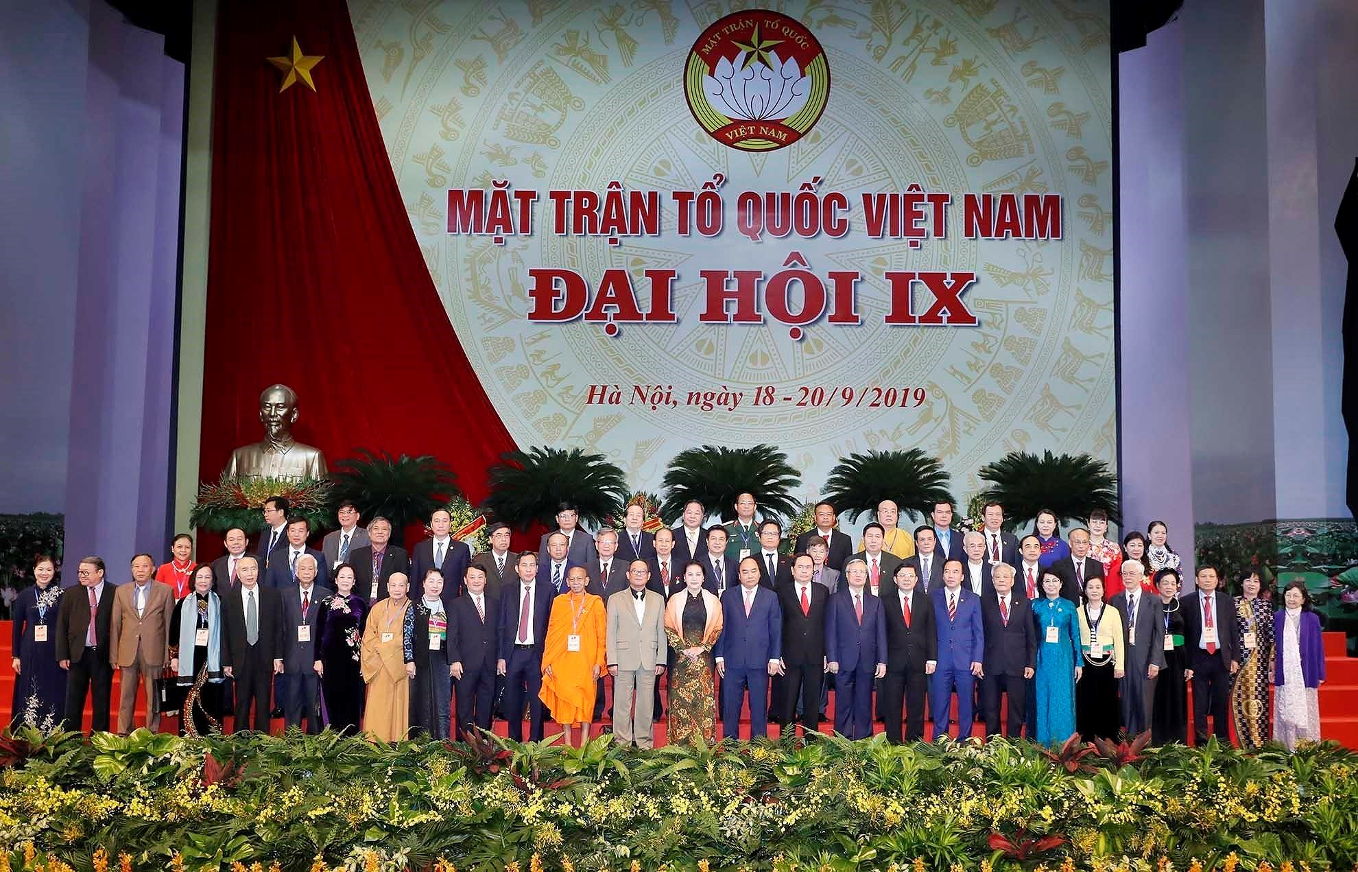 [Foto] Noveno Congreso Nacional del Frente de la Patria de Vietnam hinh anh 13