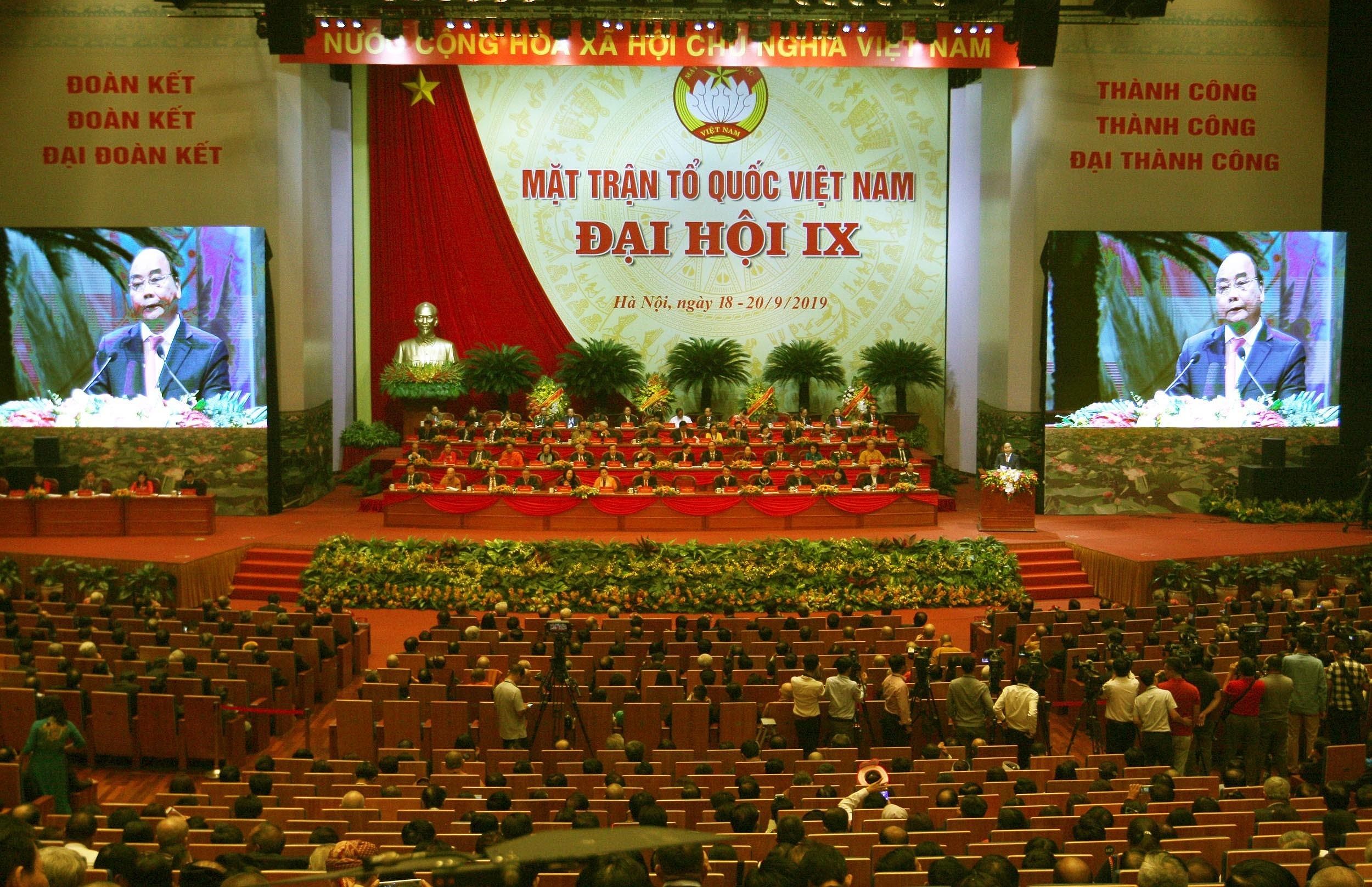 [Foto] Noveno Congreso Nacional del Frente de la Patria de Vietnam hinh anh 17