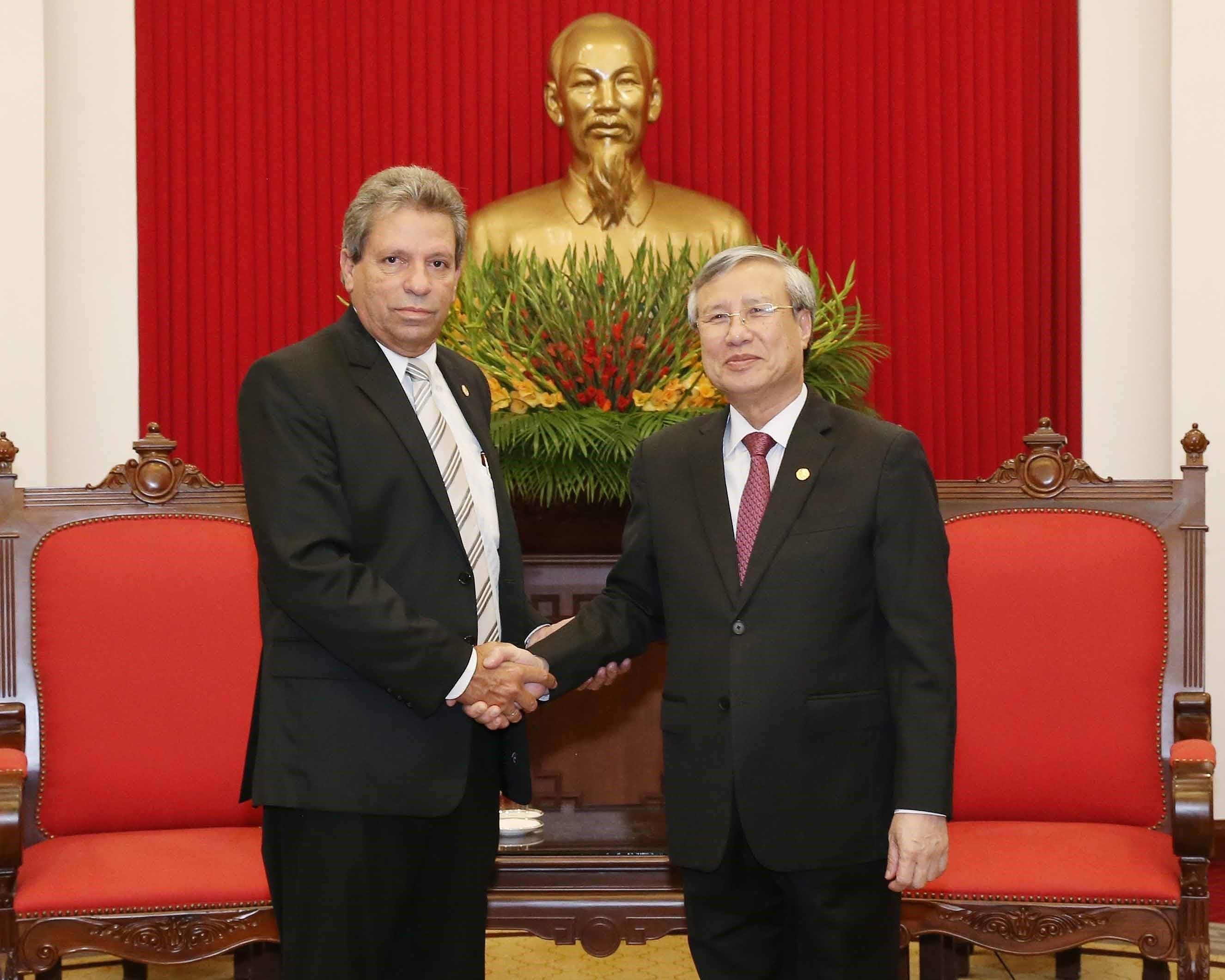 [Foto] Vietnam y Cuba robustecen colaboracion partidista hinh anh 1