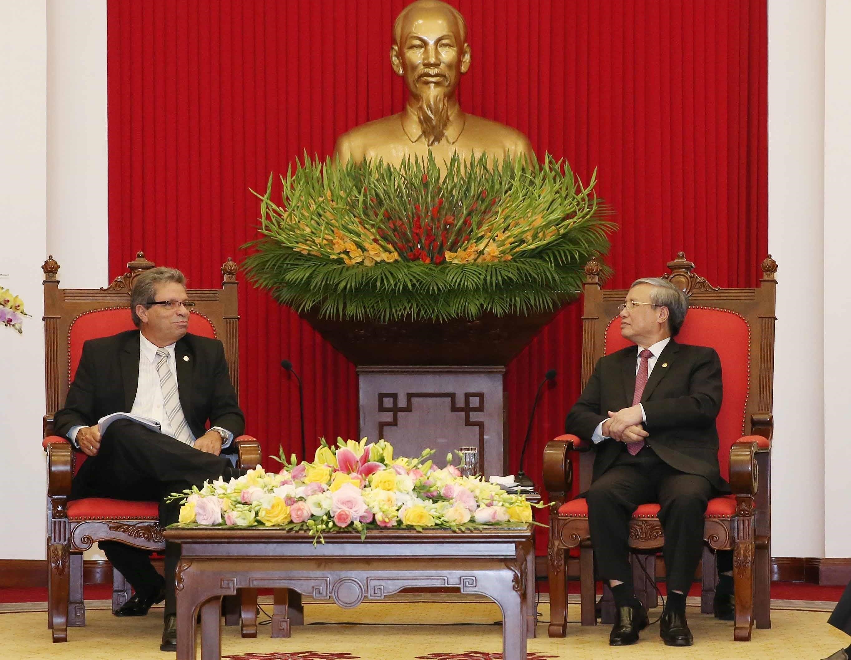 [Foto] Vietnam y Cuba robustecen colaboracion partidista hinh anh 2