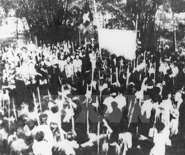 [Foto] 90 anos de fundacion del Partido Comunista de Vietnam hinh anh 21