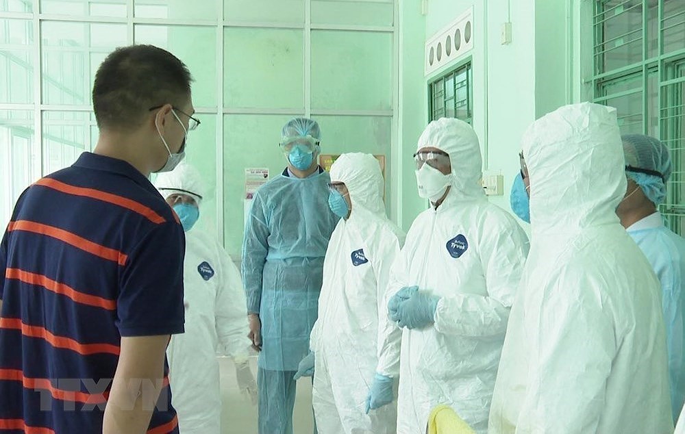 [Foto] Vietnam se esfuerza por controlar el contagio del coronavirus hinh anh 11