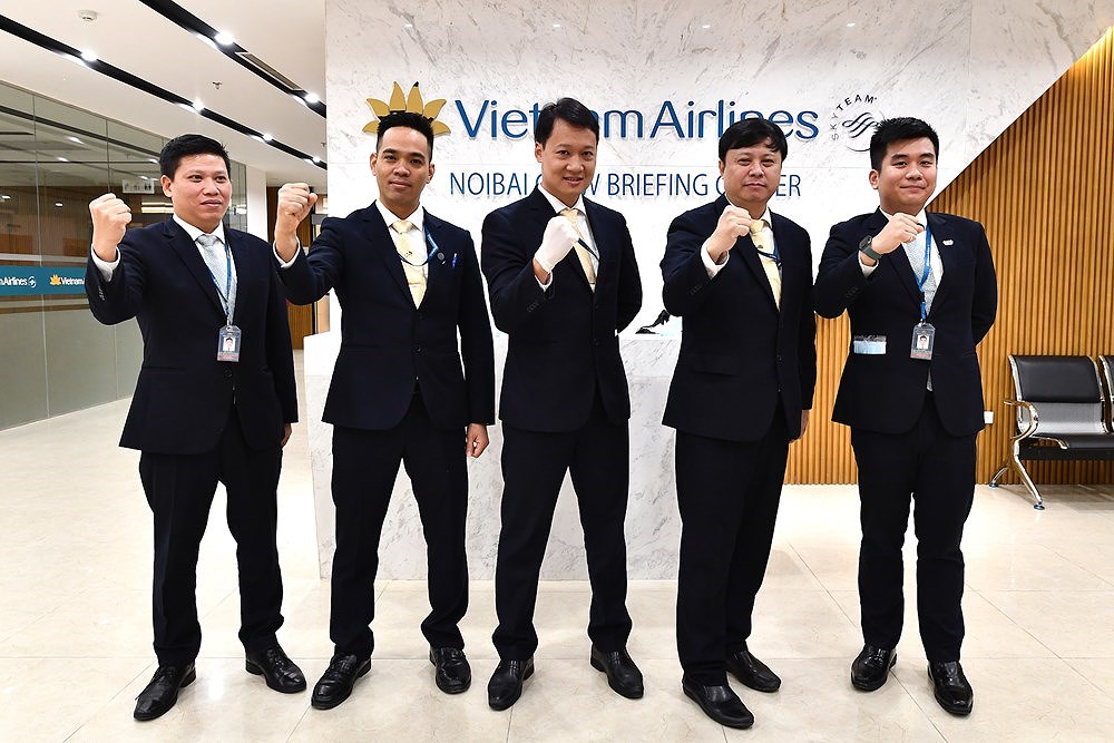 [Foto] Vuelo especial de Vietnam Airlines para regresar a ciudadanos vietnamitas de Wuhan hinh anh 1