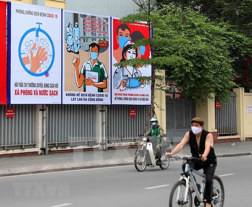 [Foto] Carteles sobre COVID-19 en Hanoi hinh anh 4