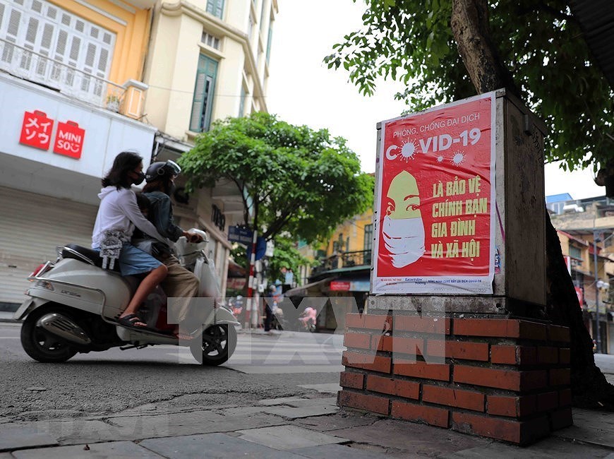 [Foto] Carteles sobre COVID-19 en Hanoi hinh anh 6
