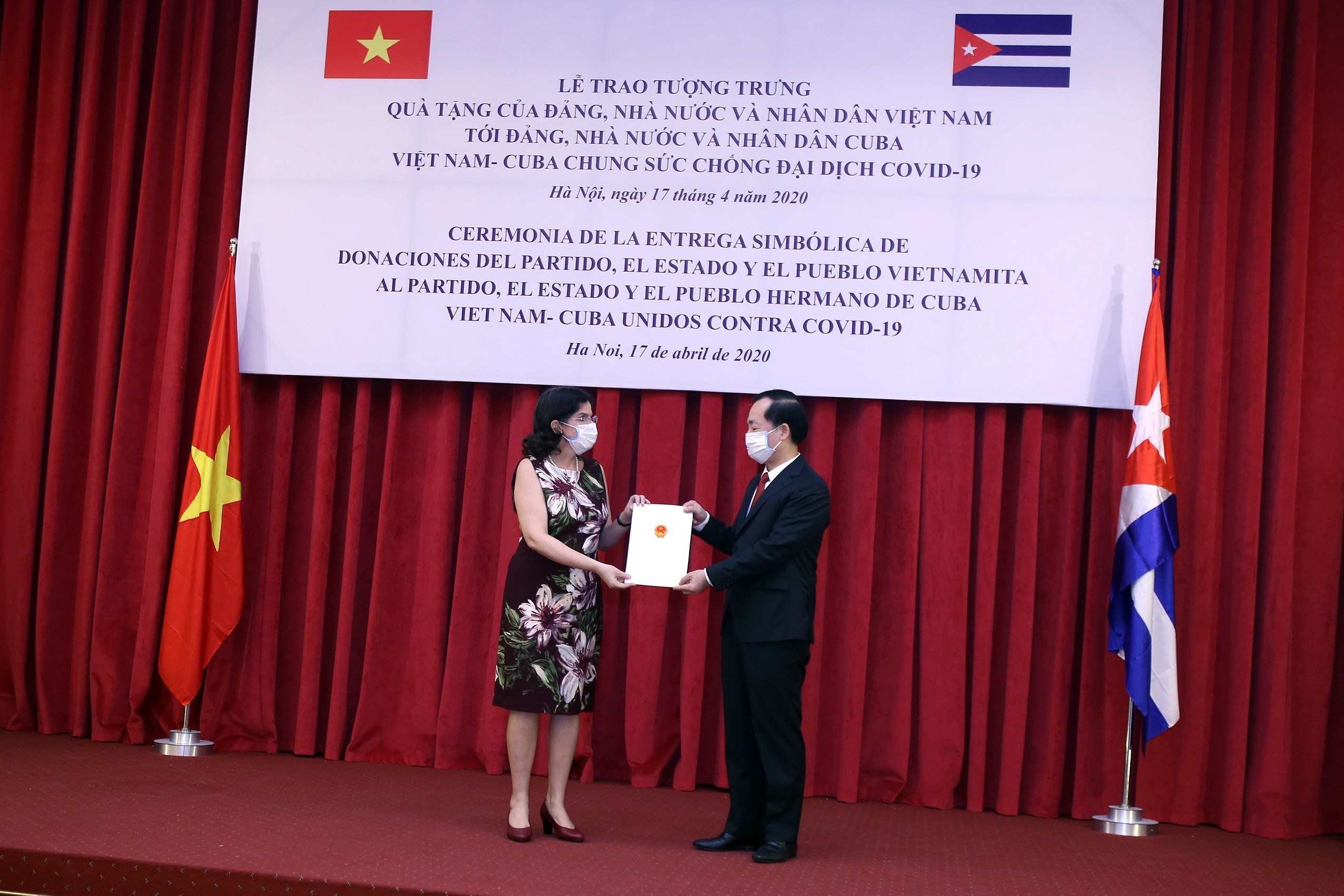[Foto] Vietnam dona cinco mil toneladas de arroz a Cuba hinh anh 3