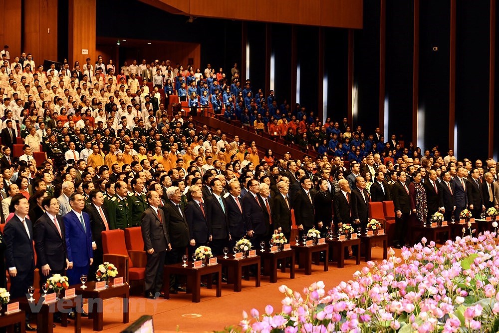 [Foto] Celebran en Vietnam acto solemne por 130 aniversario del natalicio del Presidente Ho Chi Minh hinh anh 2