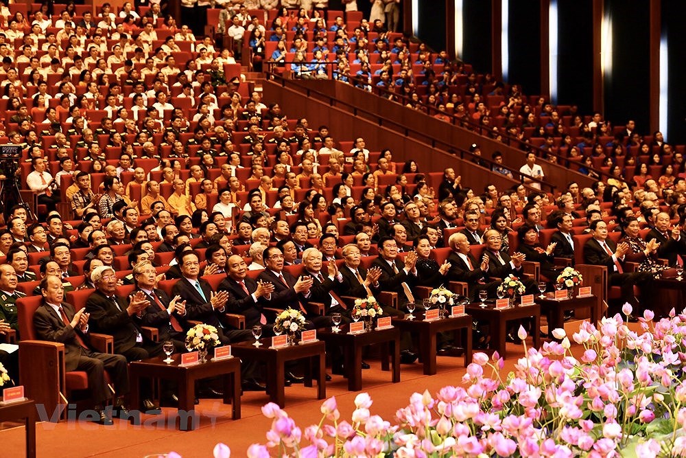 [Foto] Celebran en Vietnam acto solemne por 130 aniversario del natalicio del Presidente Ho Chi Minh hinh anh 4