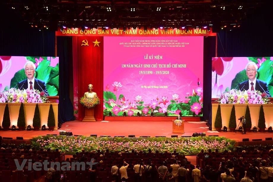 [Foto] Celebran en Vietnam acto solemne por 130 aniversario del natalicio del Presidente Ho Chi Minh hinh anh 6