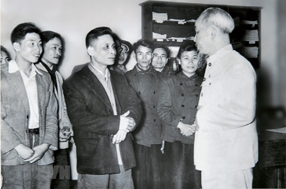 [Foto] Presidente Ho Chi Minh, fundador de la prensa revolucionaria vietnamita hinh anh 8