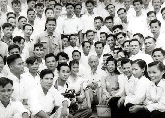 [Foto] Presidente Ho Chi Minh, fundador de la prensa revolucionaria vietnamita hinh anh 11