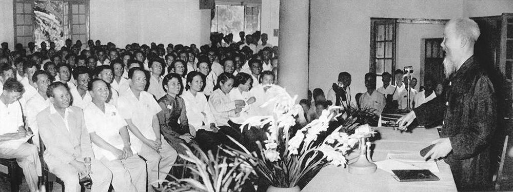 [Foto] Presidente Ho Chi Minh, fundador de la prensa revolucionaria vietnamita hinh anh 12