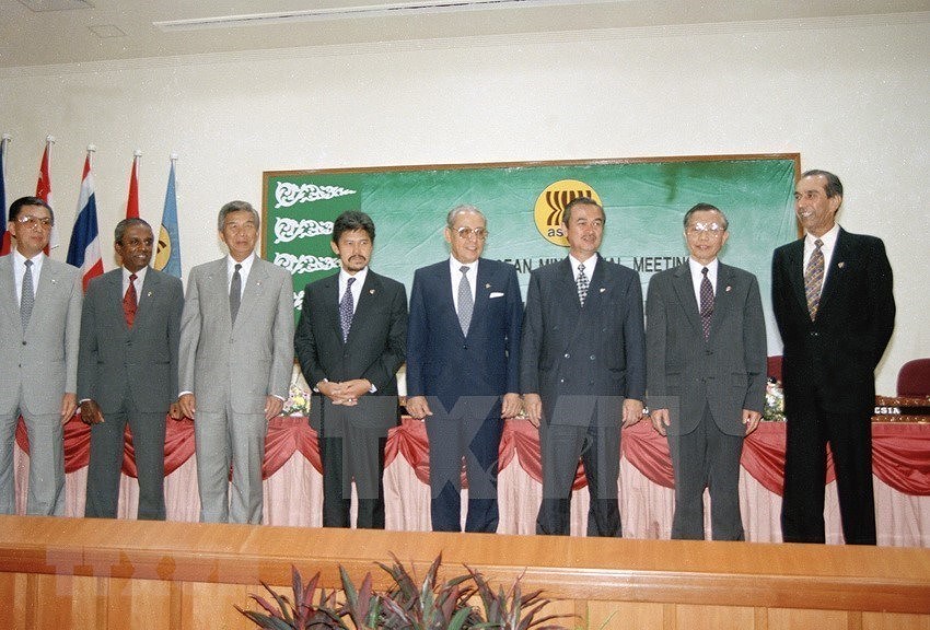 [Foto] Vietnam se convirtio en miembro de la ASEAN hace 25 anos hinh anh 4