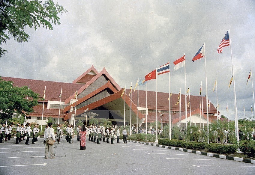 [Foto] Vietnam se convirtio en miembro de la ASEAN hace 25 anos hinh anh 6