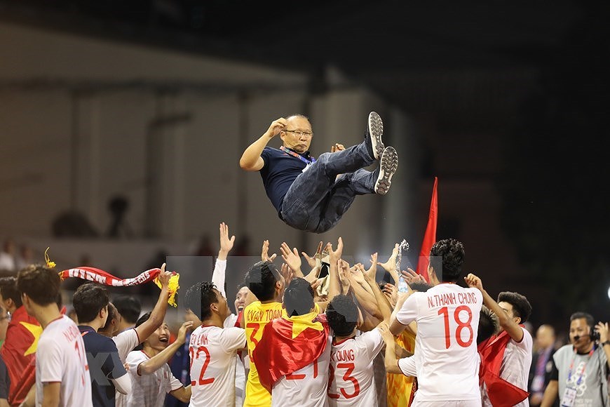 [Fotos] Sueno cumplido: Vietnam se proclama por primera vez campeon de SEA Games hinh anh 2