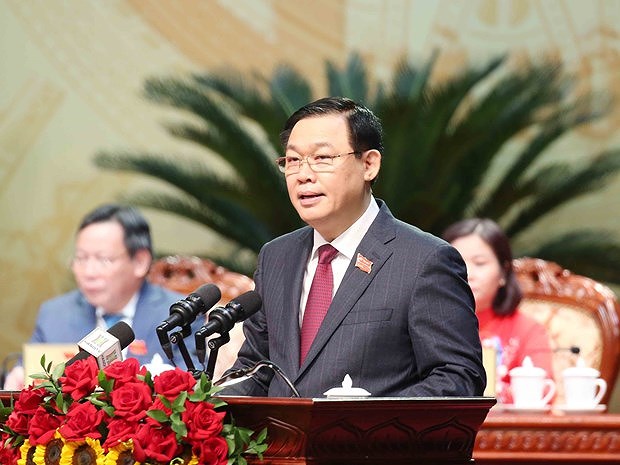 Reelegido Vuong Dinh Hue secretario del Comite del PCV en Hanoi hinh anh 1