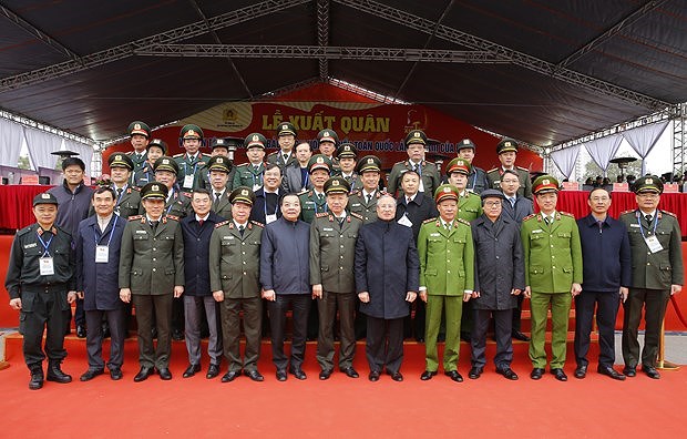 Policias vietnamitas por garantizar seguridad de magna cita del Partido hinh anh 1