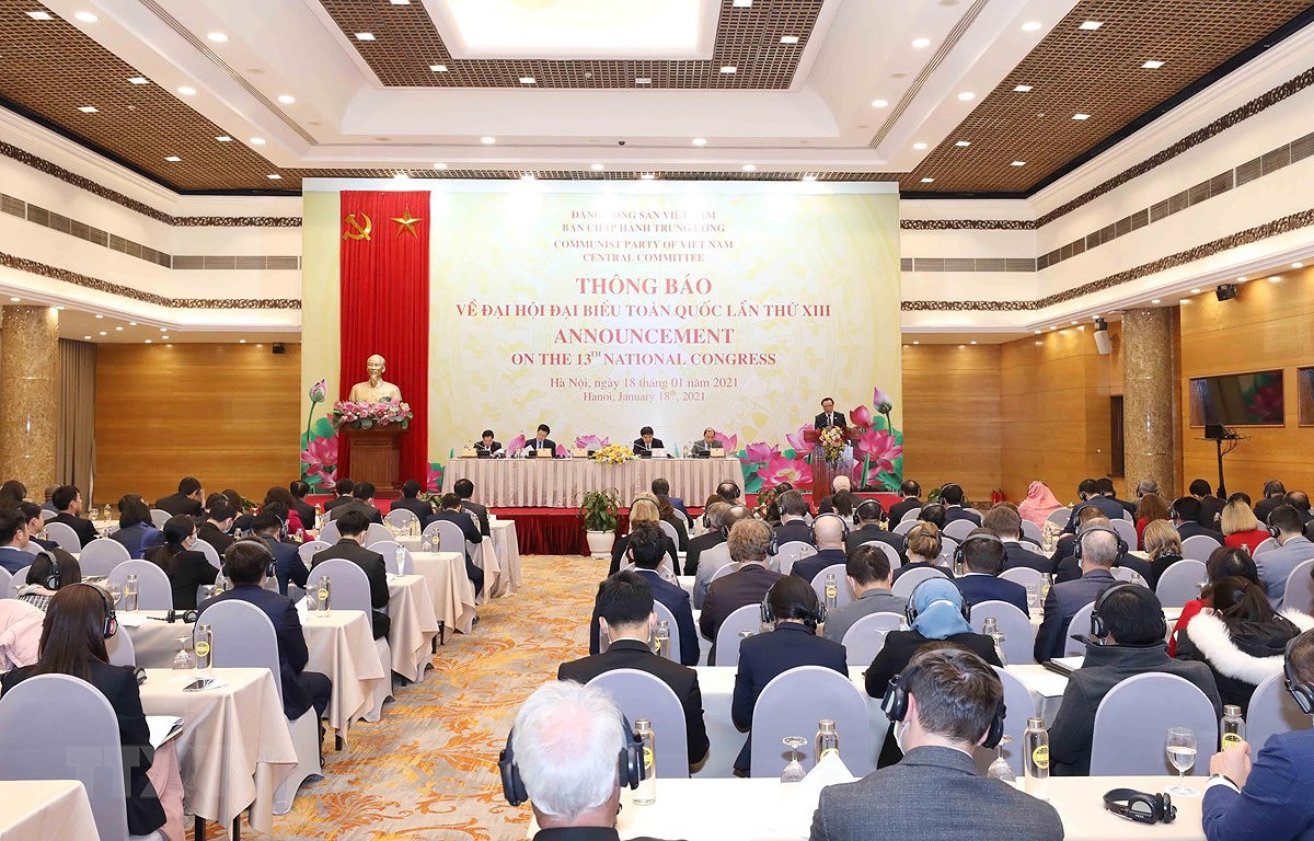 Informan a diplomaticos extranjeros sobre XIII Congreso Nacional del Partido Comunista de Vietnam hinh anh 1