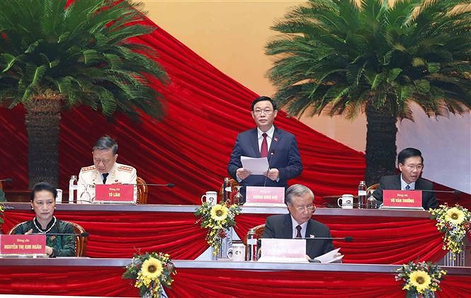Prosiguen debate de documentos del XIII Congreso partidista de Vietnam hinh anh 1
