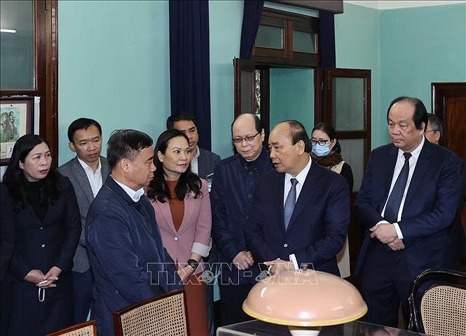 Primer ministro de Vietnam rinde tributo al Presidente Ho Chi Minh hinh anh 1