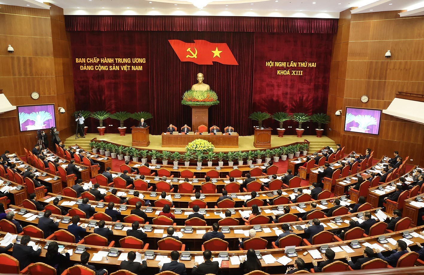 Inauguran segundo pleno del Comite Central del Partido Comunista de Vietnam del XIII mandato hinh anh 1